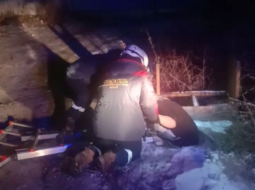 Спасатели поисково-спасательной службы ГУ«Забайкалпожспас» помогли женщине выбраться из колодца